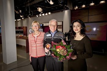 Prisvinner Helge Brekke hadde med seg kona Kristin Brekke da han fikk Frivillighetsprisen overrakt på direkten i TV 2 God Morgen Norge. Foto: nyebilder.no